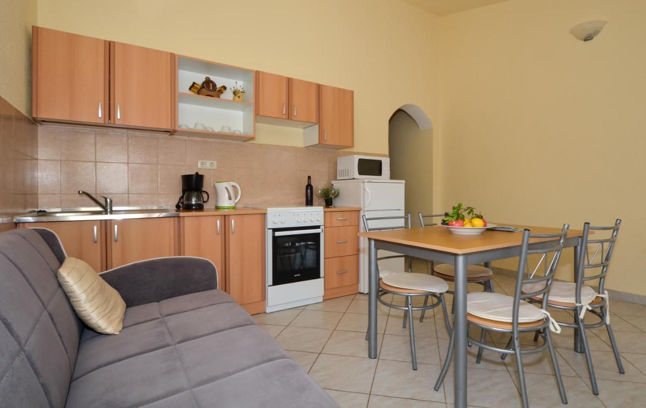 Apartments Nina Vinisce Exterior photo
