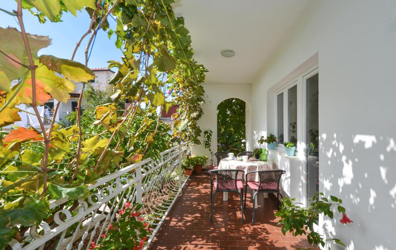 Apartments Nina Vinisce Exterior photo